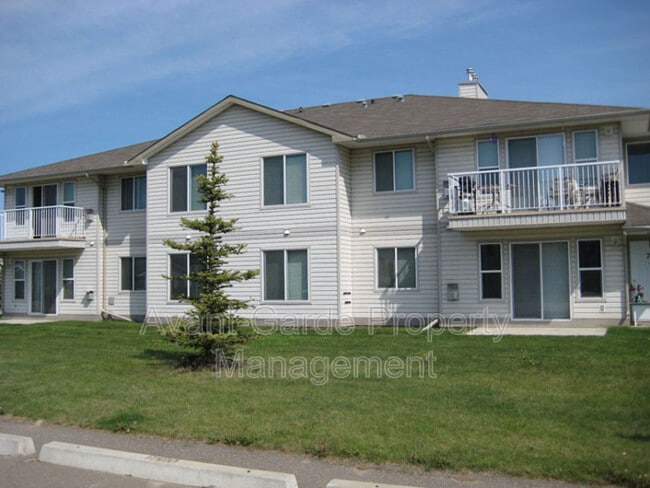 4405-44037 37 St in Stony Plain, AB - Building Photo - Building Photo