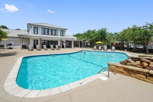 Oxford Point in Gulfport, MS - Building Photo