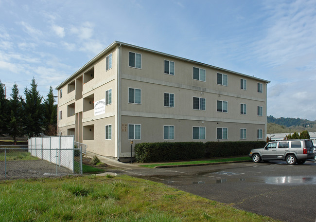 3030 W Goedeck Ave in Roseburg, OR - Foto de edificio - Building Photo