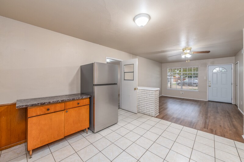 1816 E Tucker Blvd in Arlington, TX - Building Photo