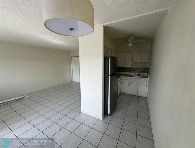 property at 1814 E Oakland Park Blvd