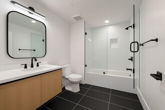 5813 Lexington Ave in Los Angeles, CA - Foto de edificio - Building Photo