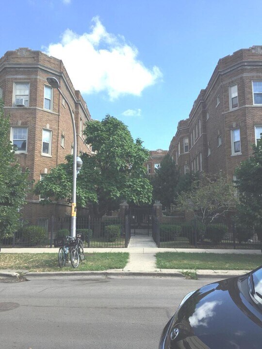 832 W Sunnyside Ave in Chicago, IL - Building Photo