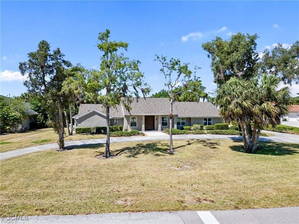 16671 Bobcat Ct in Ft. Myers, FL - Building Photo