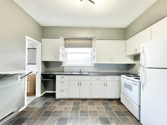 128 Geneva St in St Catharines, ON - Building Photo - Building Photo