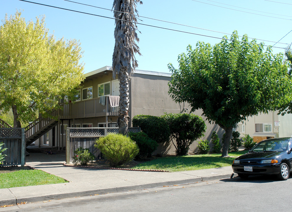 1312 Leafwood Dr in Novato, CA - Foto de edificio