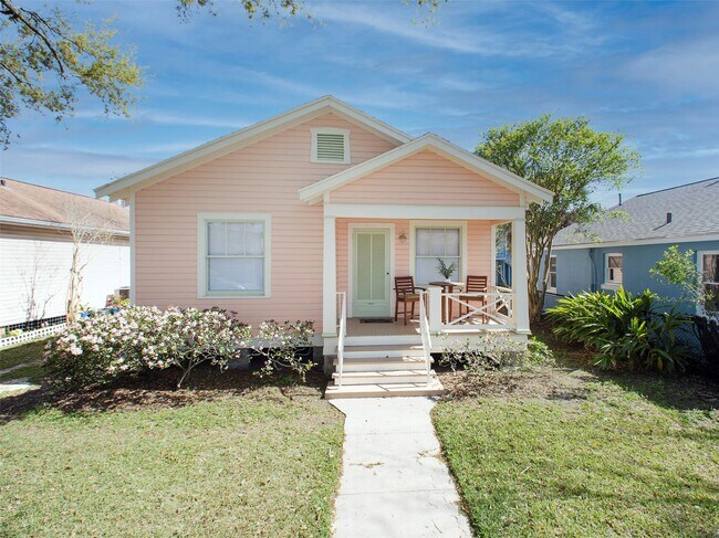 5111 Ave Q 1/2 in Galveston, TX - Building Photo - Building Photo