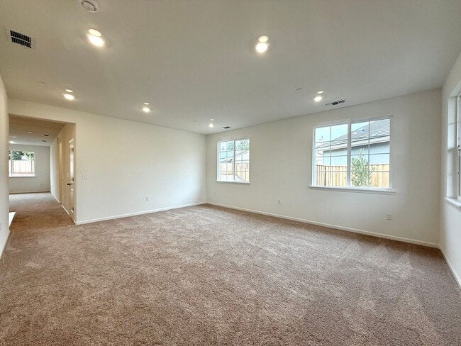 1760 Hydrangea Dr in Hollister, CA - Building Photo - Building Photo