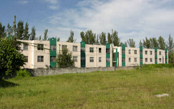 Blue Lake Village Apartments in Miami, FL - Building Photo - Building Photo