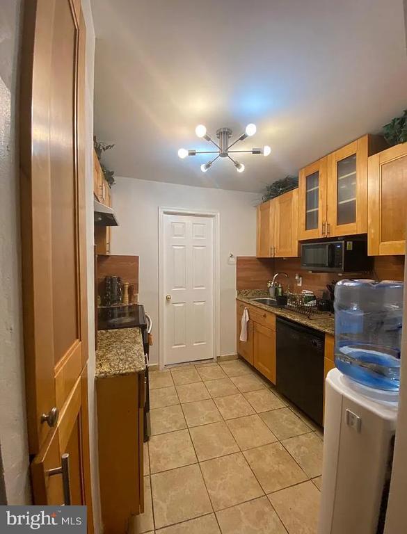 3245 Rio Dr in Falls Church, VA - Foto de edificio - Building Photo