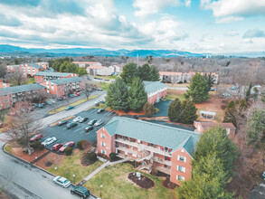 Stone Ridge Apartments in Roanoke, VA - Building Photo - Building Photo