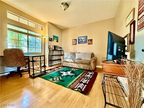 5116 Whisper Lake Dr in Las Vegas, NV - Building Photo - Building Photo