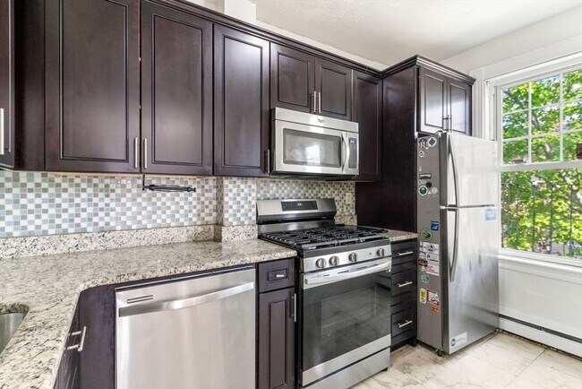 12 Bolster St, Unit 3 in Boston, MA - Building Photo - Building Photo