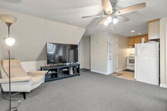 10 Holman St in Attleboro, MA - Building Photo - Building Photo