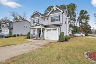 411 E 3rd St in Princeton, NC - Building Photo