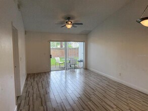 1239 Lucaya Cir in Orlando, FL - Foto de edificio - Building Photo