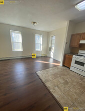 114 Mount Pleasant Ave, Unit 3 in Boston, MA - Building Photo - Building Photo