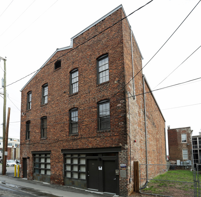 Five Spots Flats in Richmond, VA - Foto de edificio - Building Photo