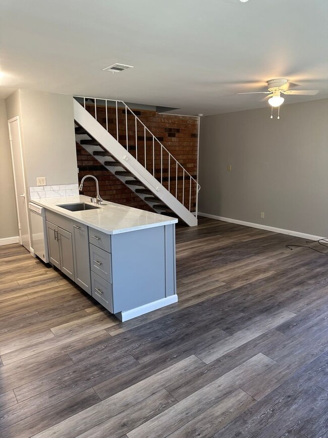 4428 Greenholme Dr in Sacramento, CA - Building Photo - Building Photo