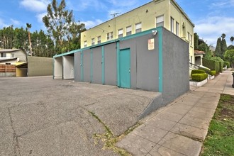1301-1307 1/2 N Stanley Ave in Los Angeles, CA - Foto de edificio - Building Photo