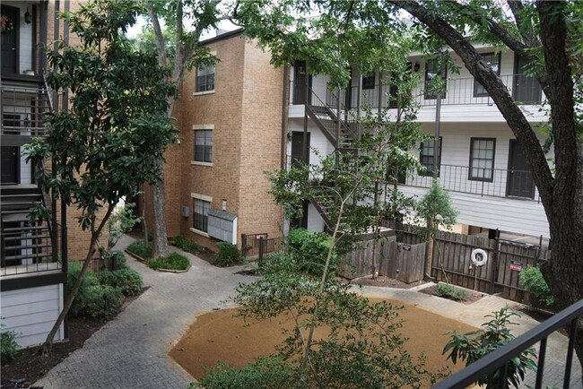 203 E 31st St in Austin, TX - Foto de edificio - Building Photo