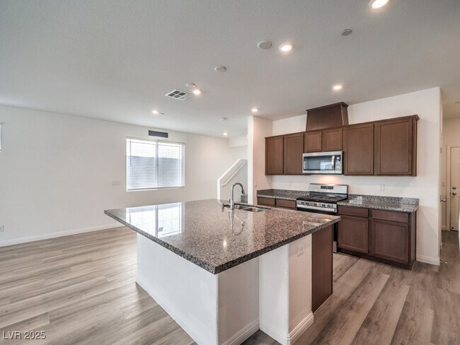 6077 Castle Gardens Ave in Las Vegas, NV - Building Photo - Building Photo