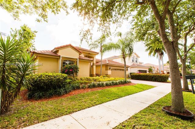 2983 Oakbrook Dr in Weston, FL - Building Photo - Building Photo