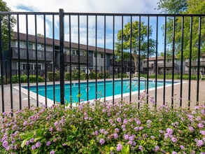 Wyndover Apartment Homes in Novato, CA - Foto de edificio - Building Photo