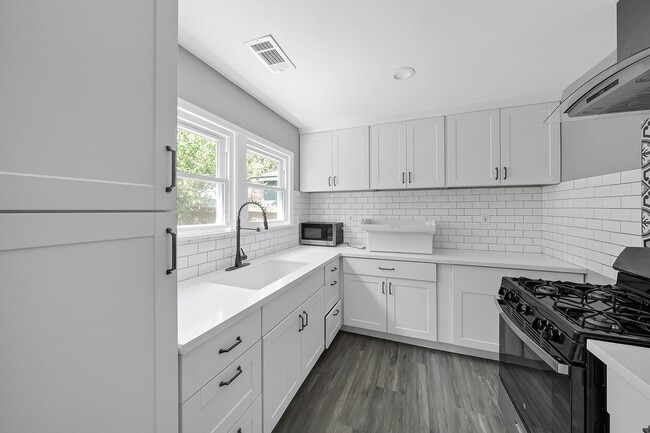 property at 7323 Farnsworth St