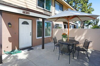 7912 Rainbow Cir in Huntington Beach, CA - Building Photo - Building Photo