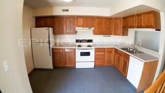 1320 Daleview Dr in Marion, IA - Building Photo