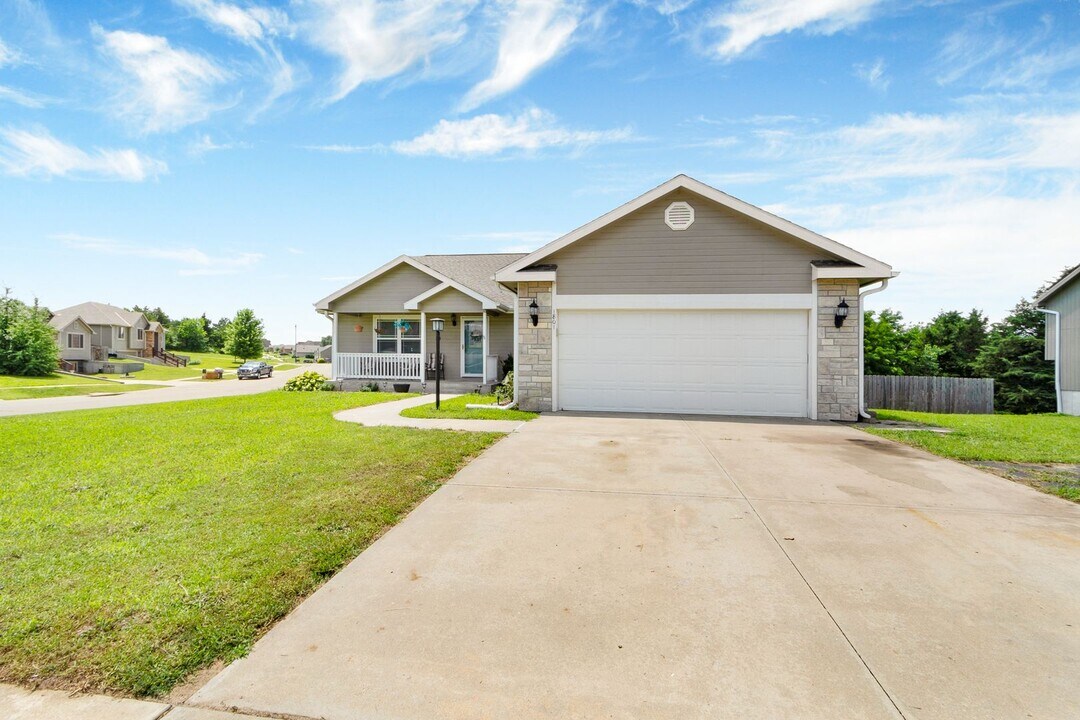 1801 Katie Rose Trail in Junction City, KS - Building Photo