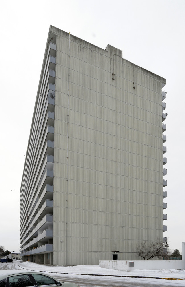 Capital Towers II in Ottawa, ON - Building Photo - Building Photo