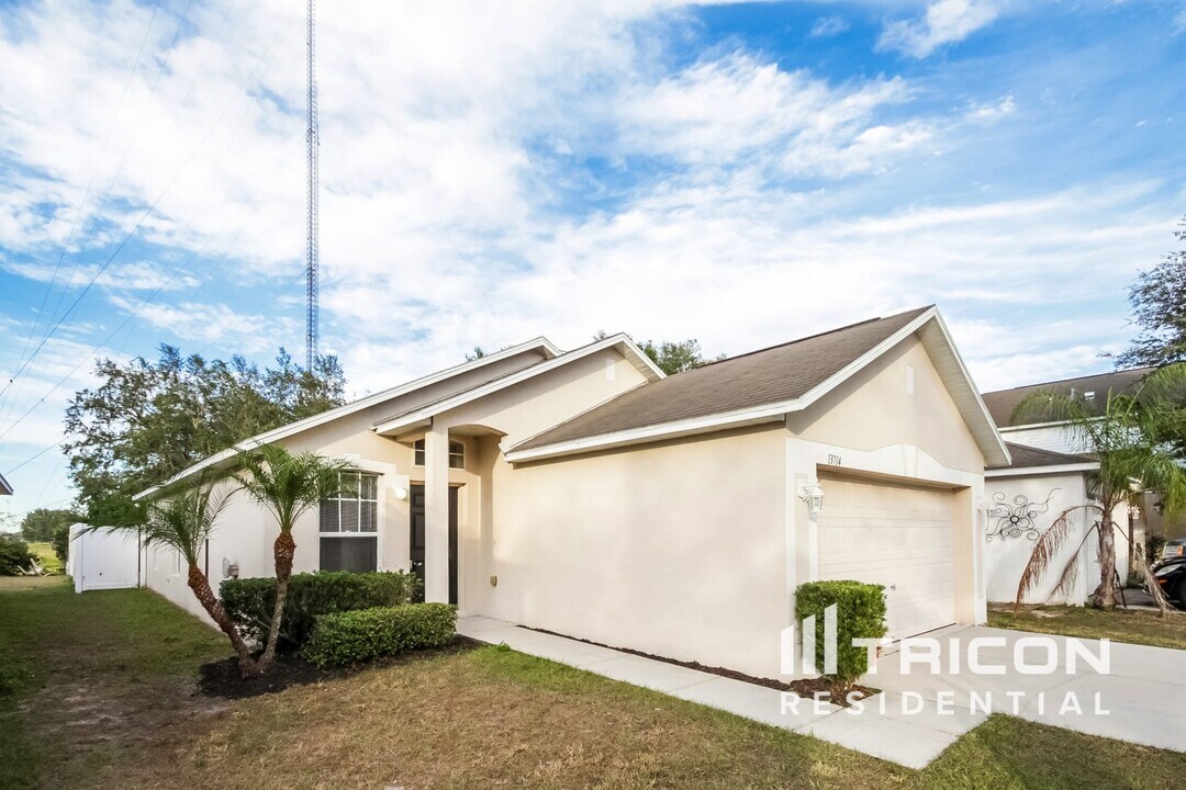 13714 Gentle Woods Ave in Riverview, FL - Building Photo