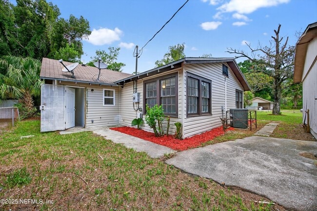 1011 Glencarin St in Jacksonville, FL - Building Photo - Building Photo