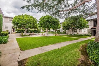 606 W Foothill Blvd in Monrovia, CA - Building Photo - Building Photo