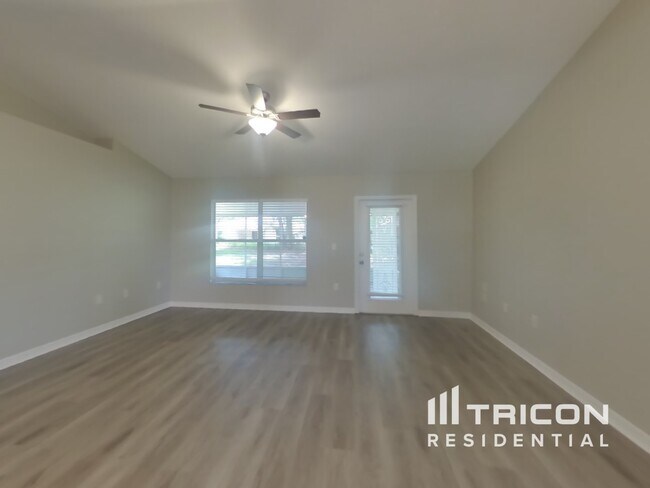 8371 Gallup Rd in Spring Hill, FL - Building Photo - Building Photo