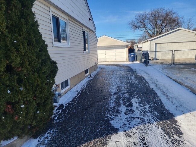 2382 S Scott St in Des Plaines, IL - Building Photo - Building Photo