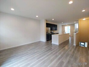 16201 Meadow Rd in Lynnwood, WA - Building Photo - Building Photo