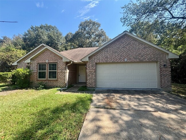 3815 Maple Dr
