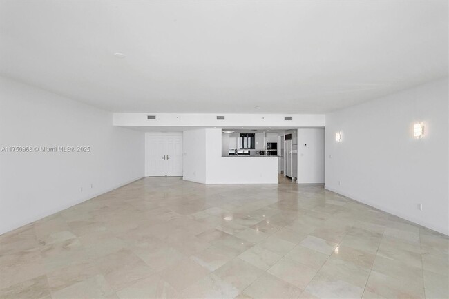 1643 Brickell Ave, Unit 2406 in Miami, FL - Building Photo - Building Photo