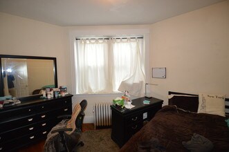 66 Egmont St, Unit 5 in Brookline, MA - Foto de edificio - Building Photo