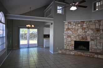 3138 Smoke Creek in San Antonio, TX - Foto de edificio - Building Photo