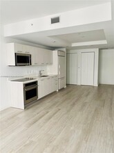 55 SW 9th St, Unit 3809 in Miami, FL - Building Photo - Building Photo