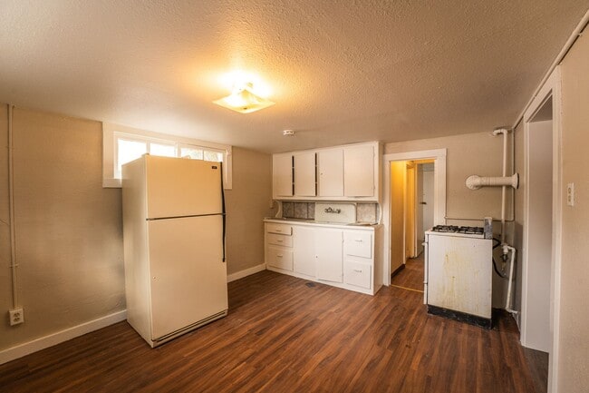 property at 1111 E Flint St