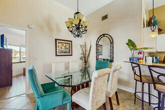 655 Windsurf Ln in Naples, FL - Building Photo - Building Photo