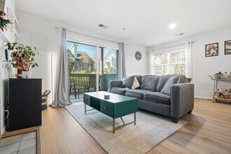 525 N Graham St in Charlotte, NC - Building Photo - Building Photo