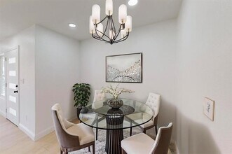 2825 S Montreal Ave in Dallas, TX - Building Photo - Building Photo