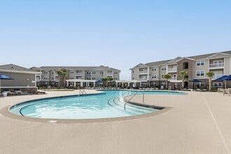 Hawthorne at Stillwater in Sneads Ferry, NC - Foto de edificio - Building Photo