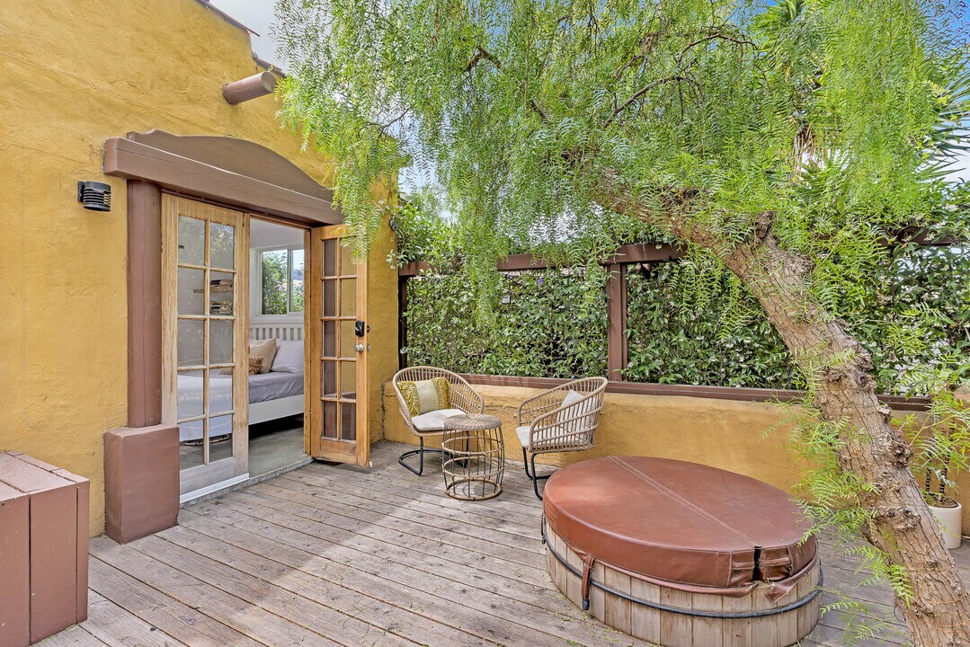 718 Vernon Ave in Venice, CA - Building Photo